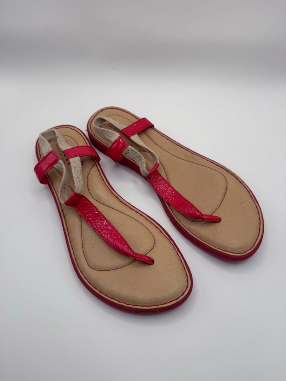 Born Trinity t-strap red patent thong sandals shoe elastic comfort women Sz 8